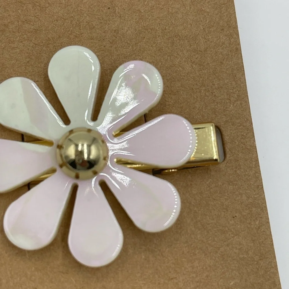 E A C H Flower Barrette Set
